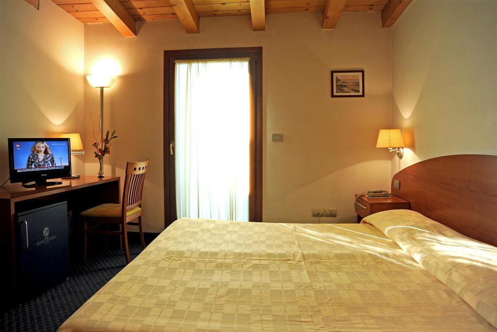 Hotel Vittoria San Giórgio di Nogaro Pokój zdjęcie