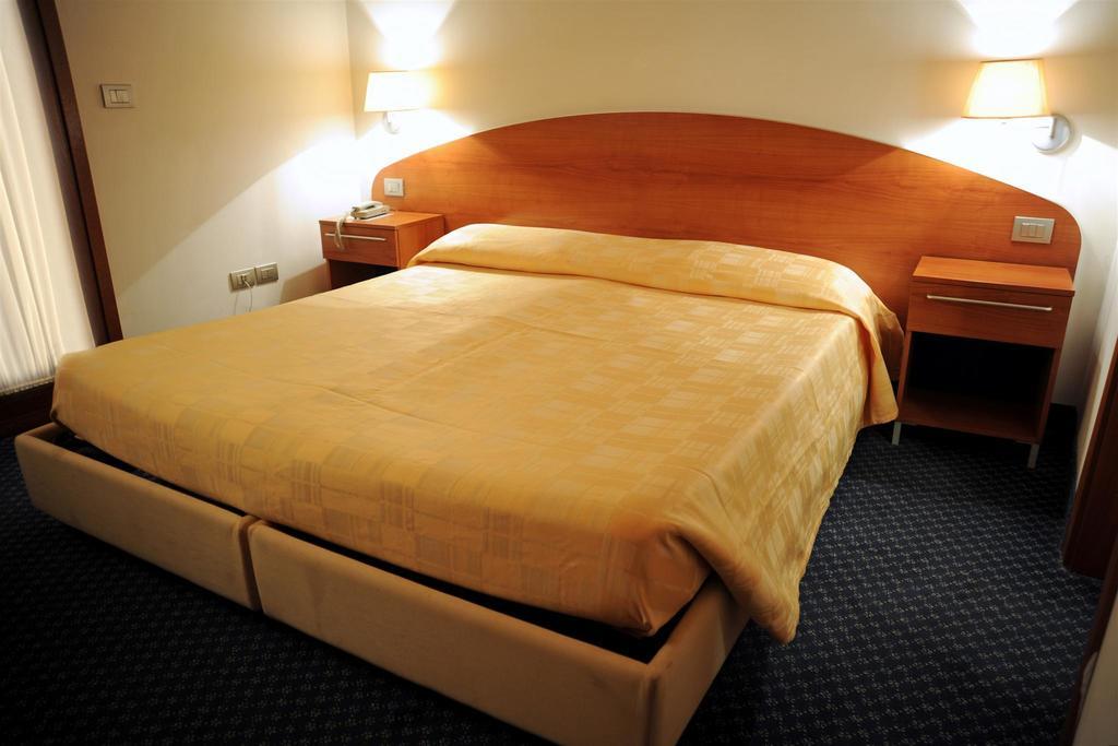 Hotel Vittoria San Giórgio di Nogaro Pokój zdjęcie